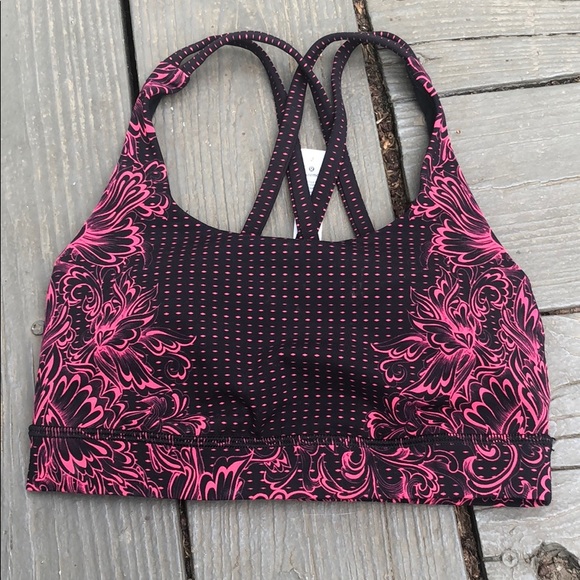 Nearly New Lululemon bra with pads - Picture 1 of 3